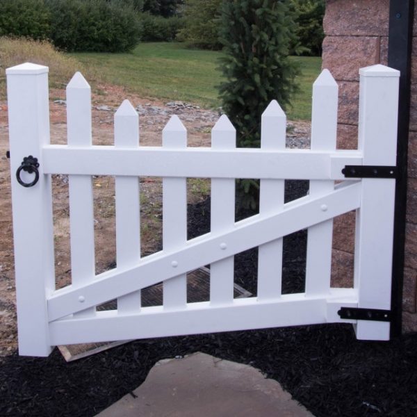 Vinyl Herkimer Fencing with Concave Top in White