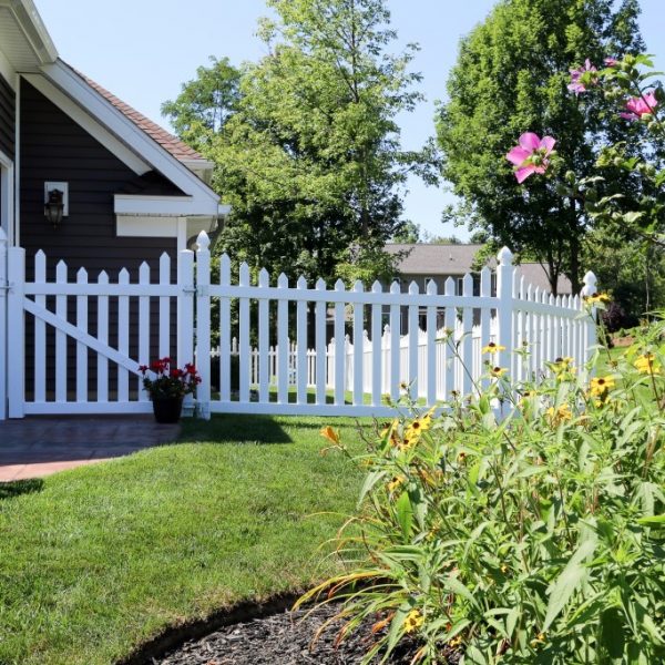 White Herkimer Fencing with Concave Top