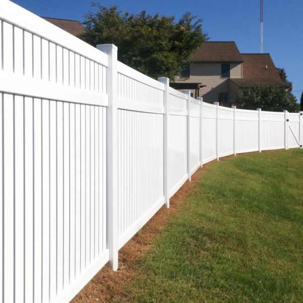 White vinyl privacy fencing