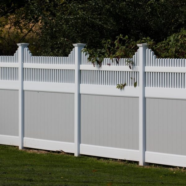 Vinyl Fence with Franklin Step Top