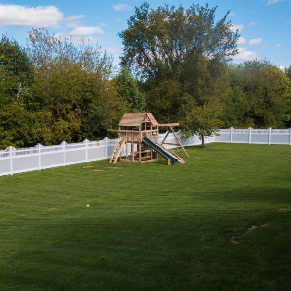 Tan Vinyl Fencing with Franklin Step Top