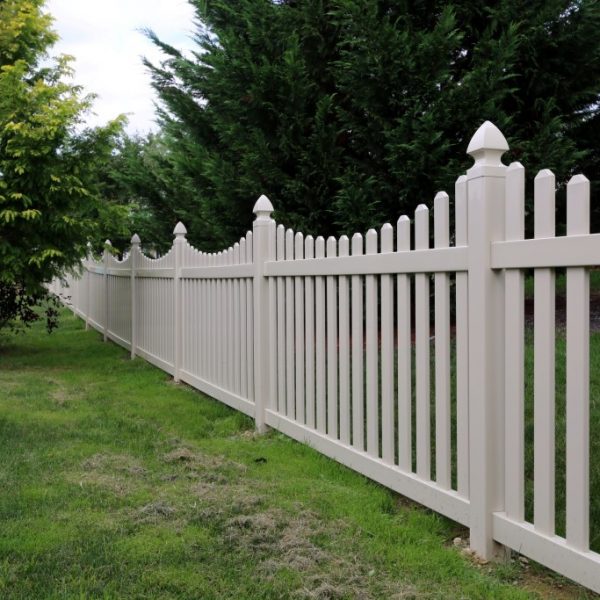 Vinyl Hamilton Fencing with Concave Top