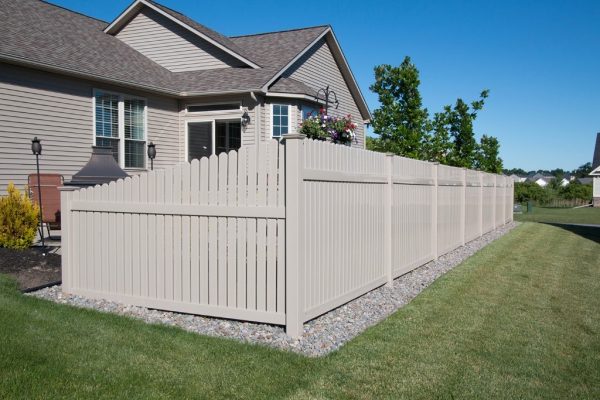 hamilton style straight fence in backyard