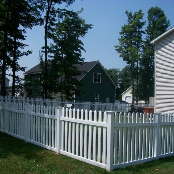 Vinyl Herkimer Straight Top Fencing in White