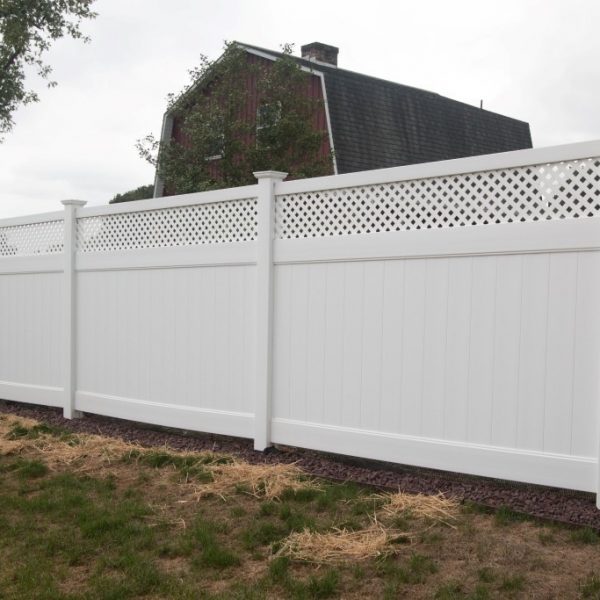 Vinyl Fulton Privacy Fence with Lattice Top