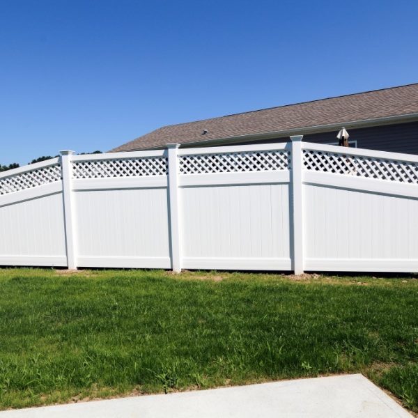 Fulton Privacy Fence with Lattice Top in White