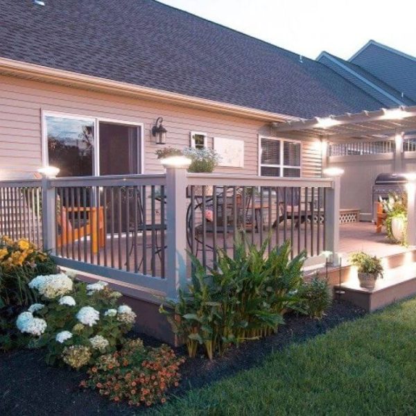 Deck with tan vinyl railings