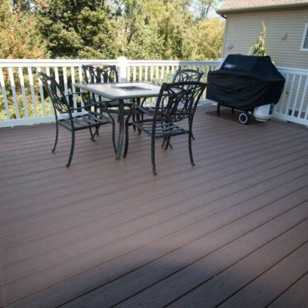 Deck with White Vinyl Rails