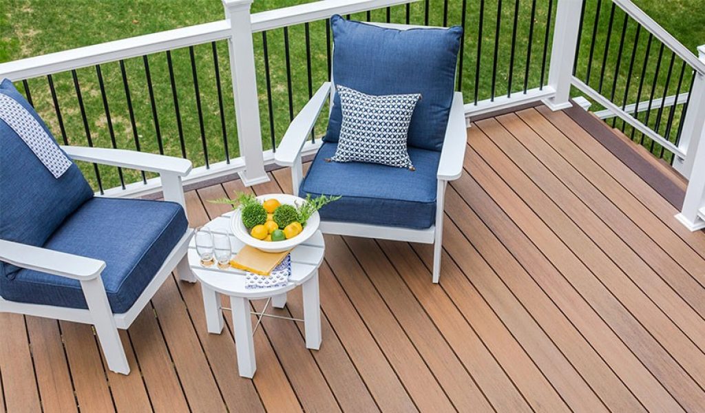 Best Decking Material: Wood, Vinyl, or Composite | Deck Material Options
