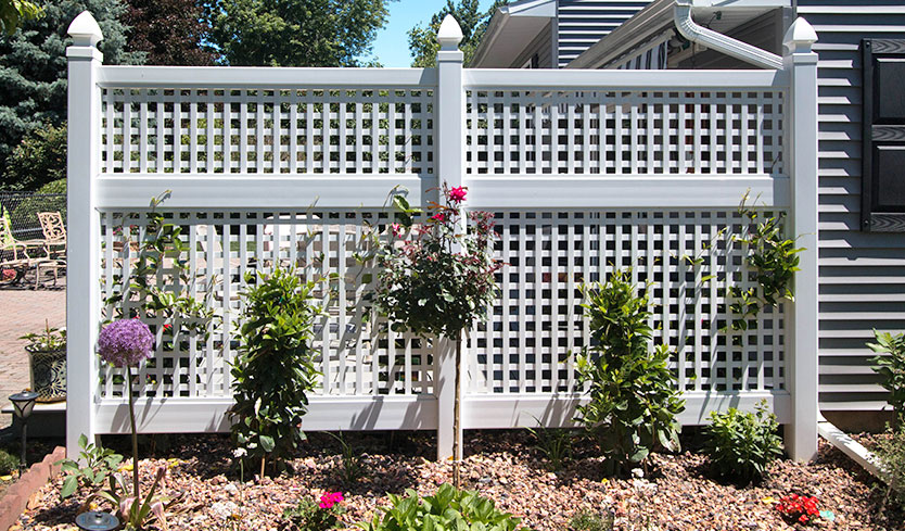 deck privacy screen made with vinyl 