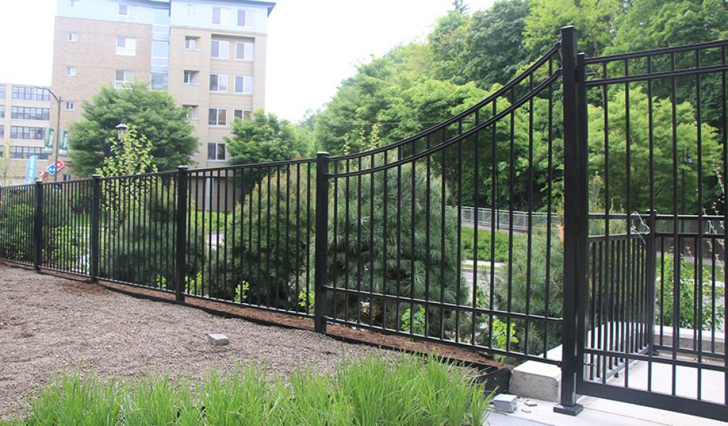 low maintenance custom swoop aluminum fence