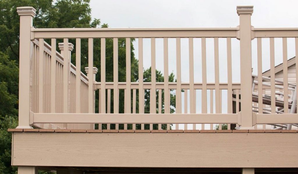 low-maintenance vinyl deck railing