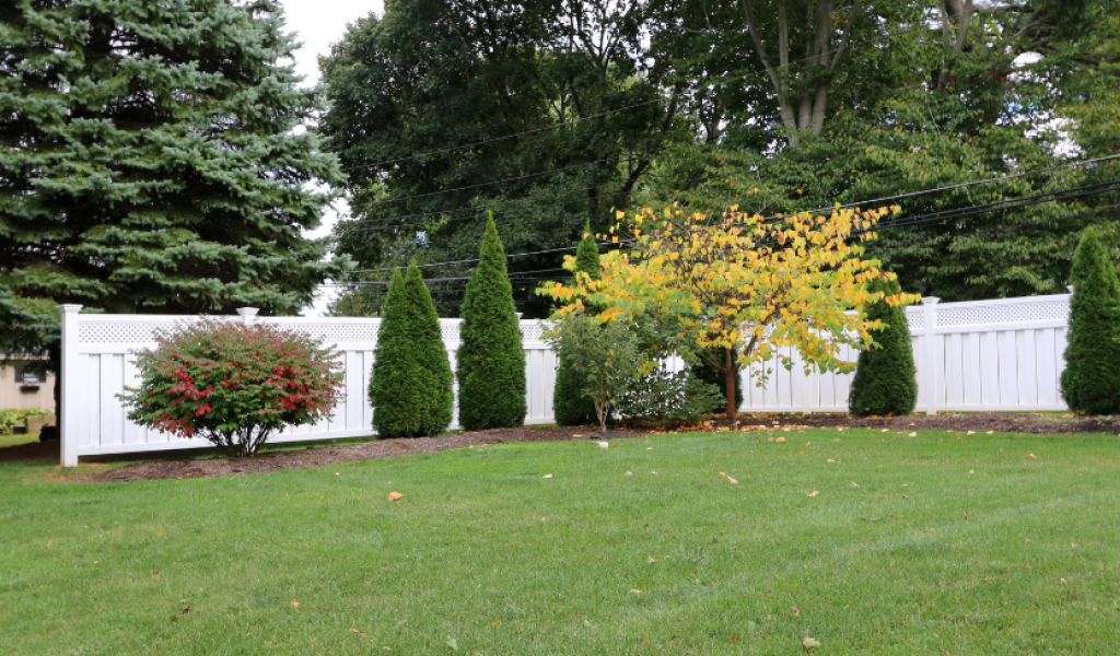 Shared Fences Guide to Splitting the Fence Cost with Your Neighbor