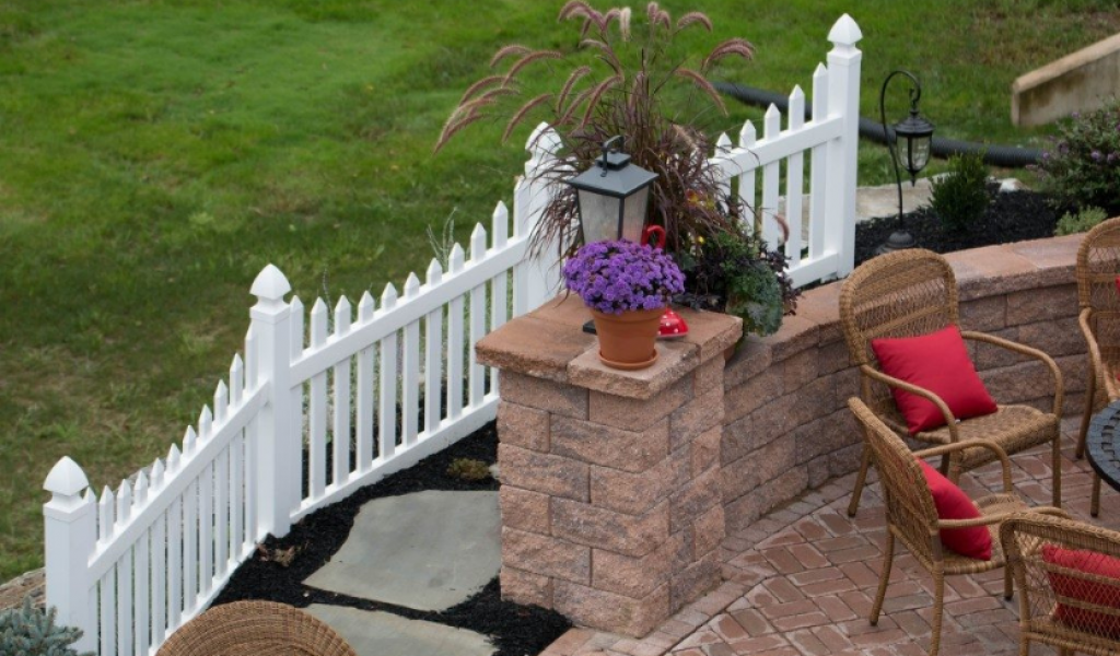 Shared Fences Guide to Splitting the Fence Cost with Your Neighbor