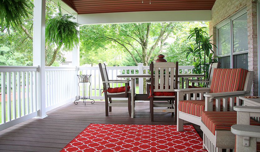 deck with vinyl railing