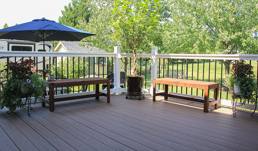 luxury vinyl and aluminum deck railing