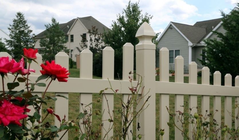 Vinyl Fencing Pros and Cons