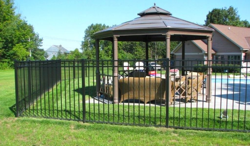 backyard vinyl picket fence design