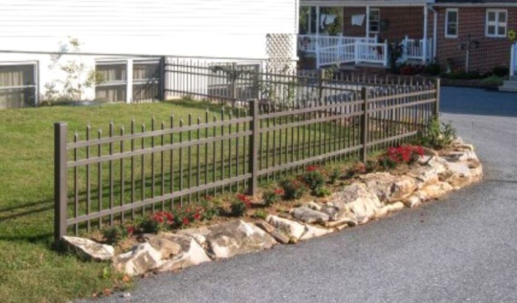 backyard picket fence style