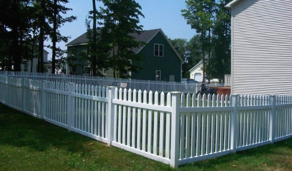 backyard-picket-fence-cost