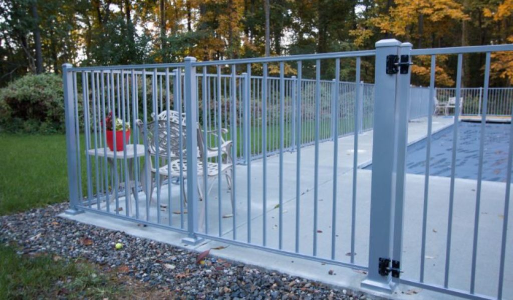 Fence colors for aluminum style fencing