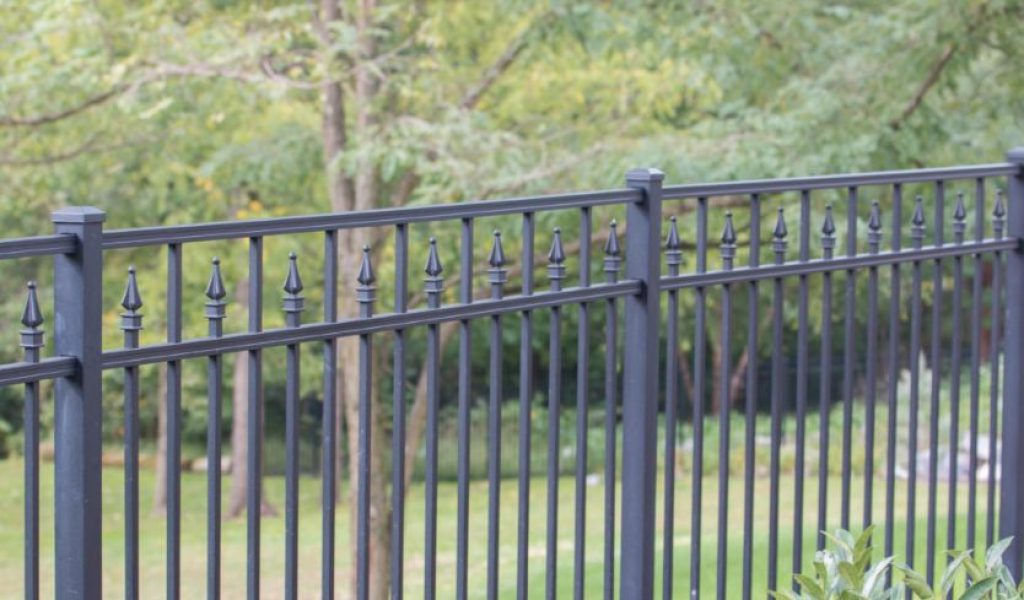 Neutral metal fencing color